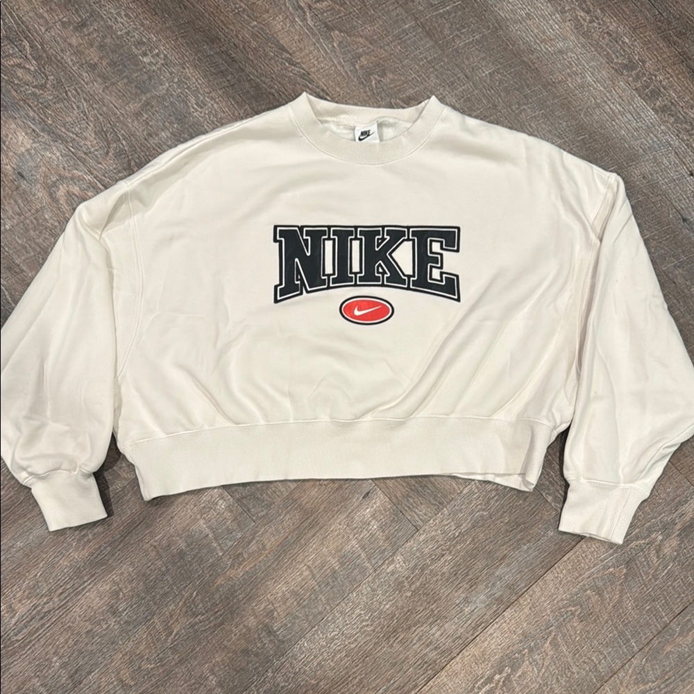 Nike Women's Cream Cropped Crewneck Sweatshirt